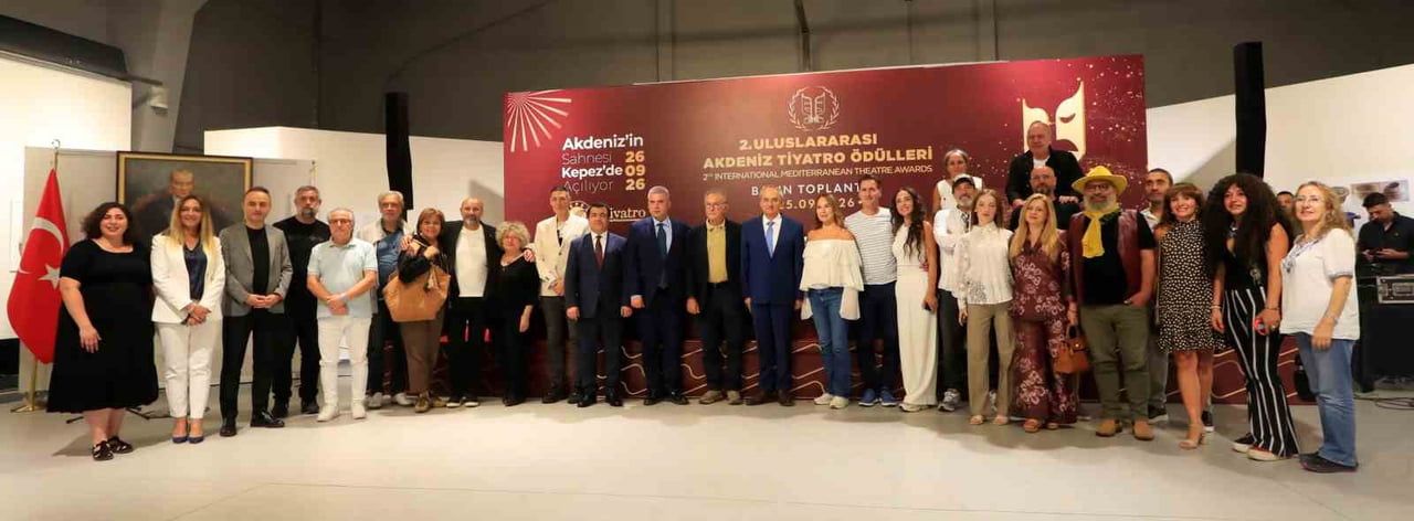 2. ULUSLARARASI TİYATRO ÖDÜLLERİ ÖNCESİ DÜZENLENEN TOPLANTIDA KONUŞAN KEPEZ BELEDİYE BAŞKANI MESUT...