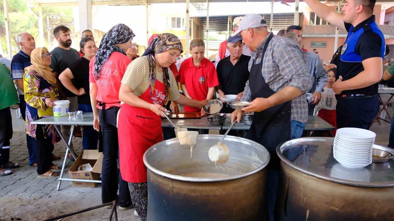 HORSUNLU'DA KURTULUŞ GÜNÜNE ÖZEL 15 KAZAN KEŞKEK DAĞITILDI