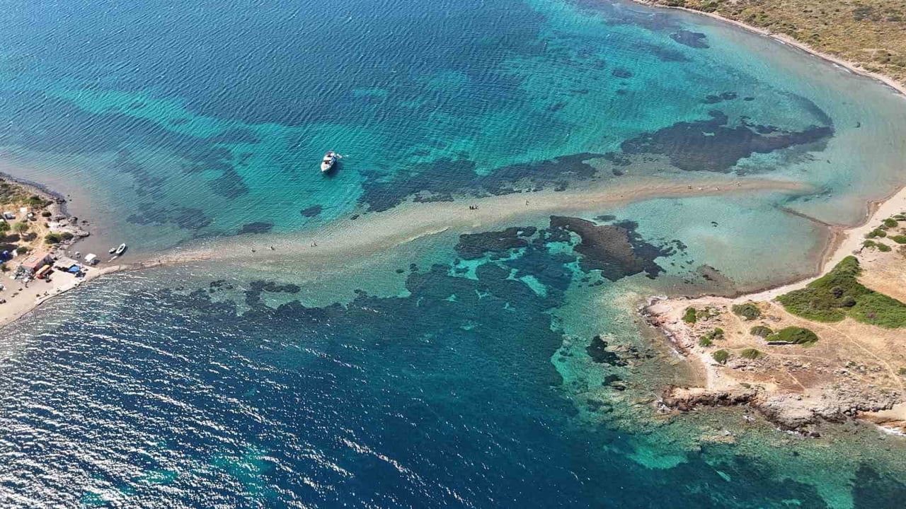 BALIKESİR’İN AYVALIK İLÇESİNDE BULUNAN CUNDA ADASI İLE MADEN ADASI ARASINDAKİ YALANCI BOĞAZ, YAZ...
