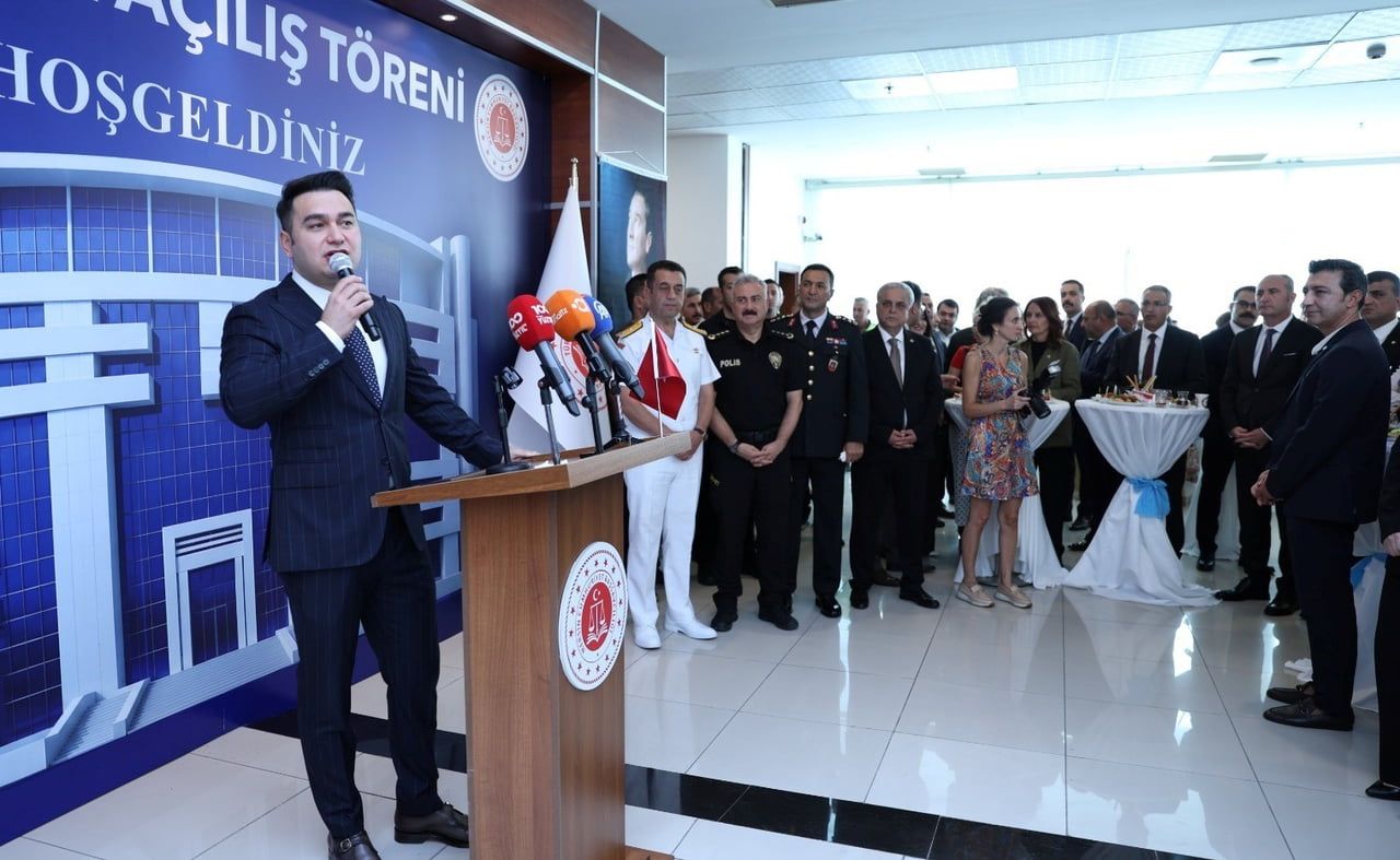 MERSİN CUMHURİYET BAŞSAVCISI YASİN EMRE, YENİ ADLİ YILIN HUZUR VE MUTLULUK İÇERİSİNDE GEÇMESİNİ...