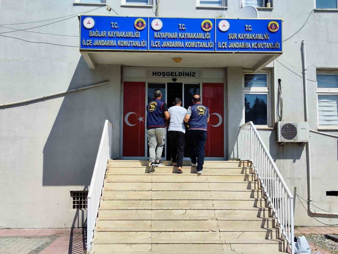 DİYARBAKIR'DA HAKLARINDA KESİNLEŞMİŞ HAPİS CEZASI BULUNAN 137 KİŞİ YAKALANDI.