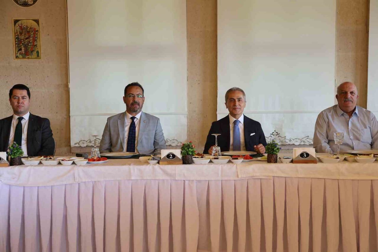 NEVŞEHİR VALİSİ HÜSEYİN KÖK, 24 TEMMUZ GAZETECİLER VE BASIN BAYRAMI DOLAYISIYLA KENTTE GÖREV YAPAN...