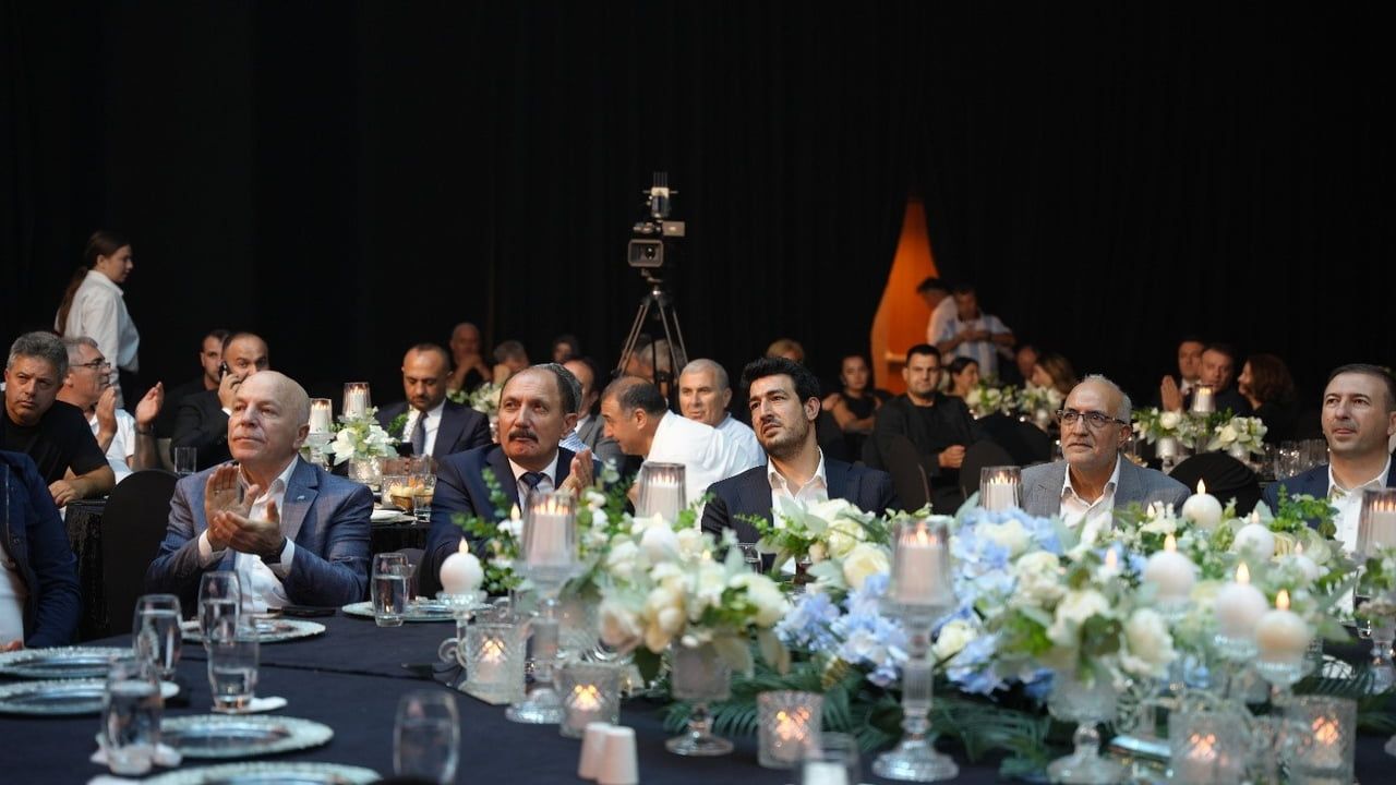 İSTANBUL DÜZENLENEN ‘BÜYÜK ERZURUMSPOR BULUŞMASI", İŞ DÜNYASI, SİVİL TOPLUM TEMSİLCİLERİ VE...
