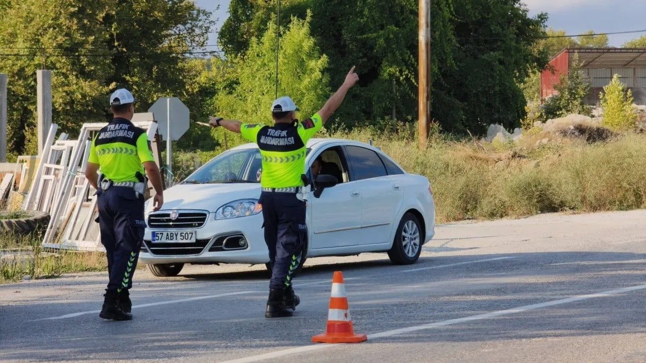 SİNOP'UN ERFELEK İLÇESİNDE JANDARMA EKİPLERİ TARAFINDAN VATANDAŞLARIN HUZUR VE GÜVENLİĞİNİ...