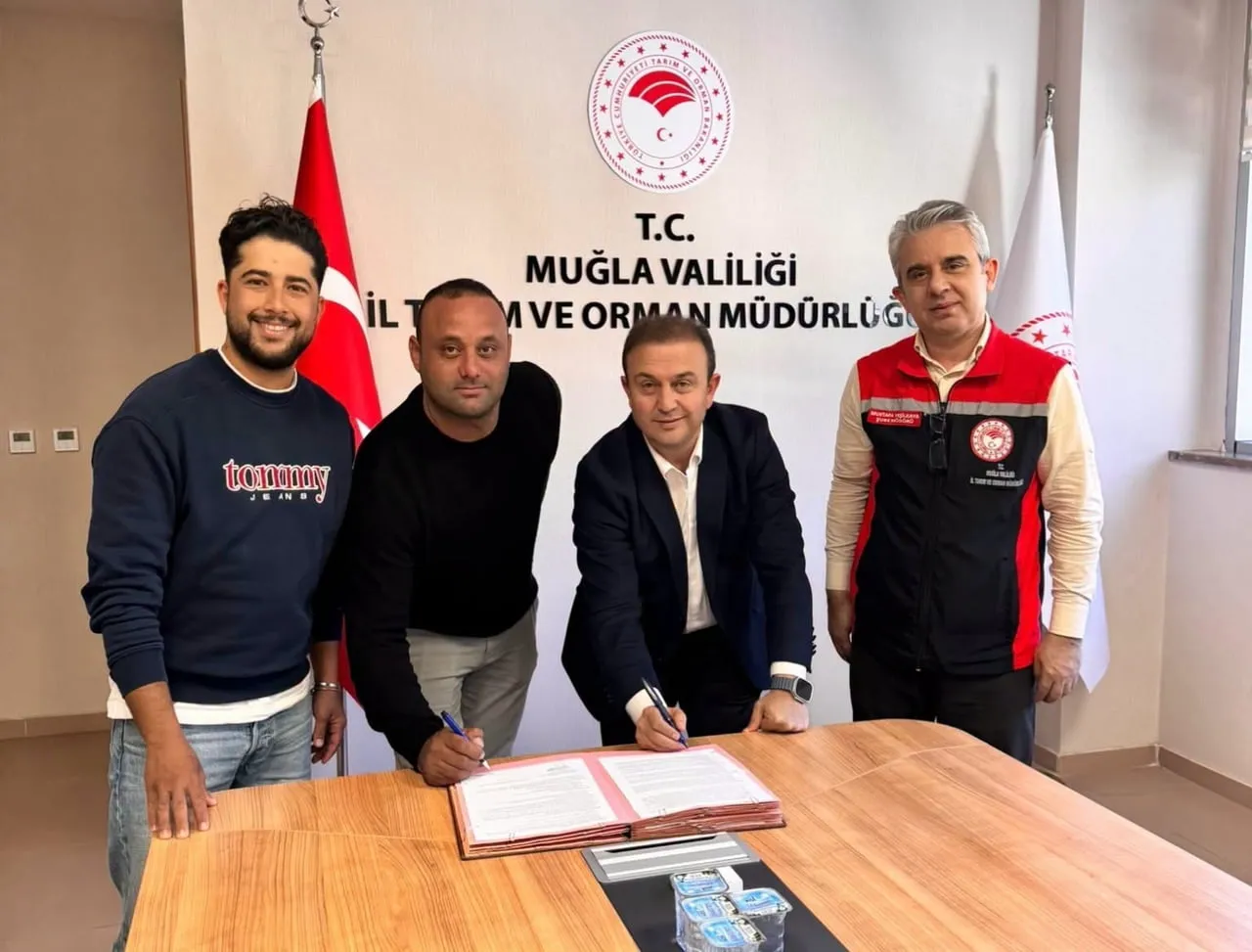 MUĞLA’NIN DATÇA İLÇESİNDE YAZI KÖYÜ TARIMSAL KALKINMA KOOPERATİFİ'NE AİT ZEYTİNYAĞI ÜRETİM...