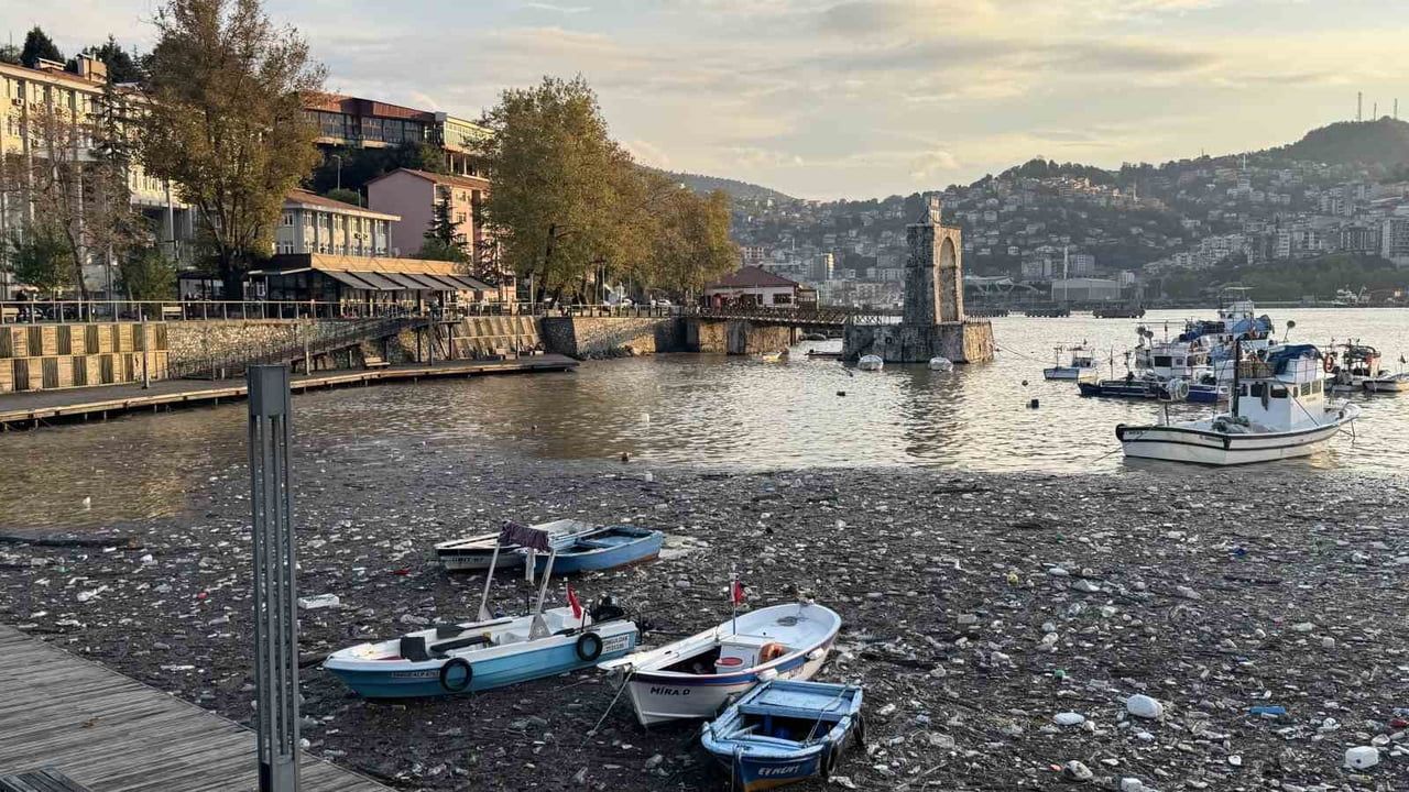 ZONGULDAK(İHA)-ZONGULDAK’TA İKİ GÜNDÜR ETKİLİ OLAN SAĞANAK YAĞIŞLARIN ARDINDAN DERELERDEN...
