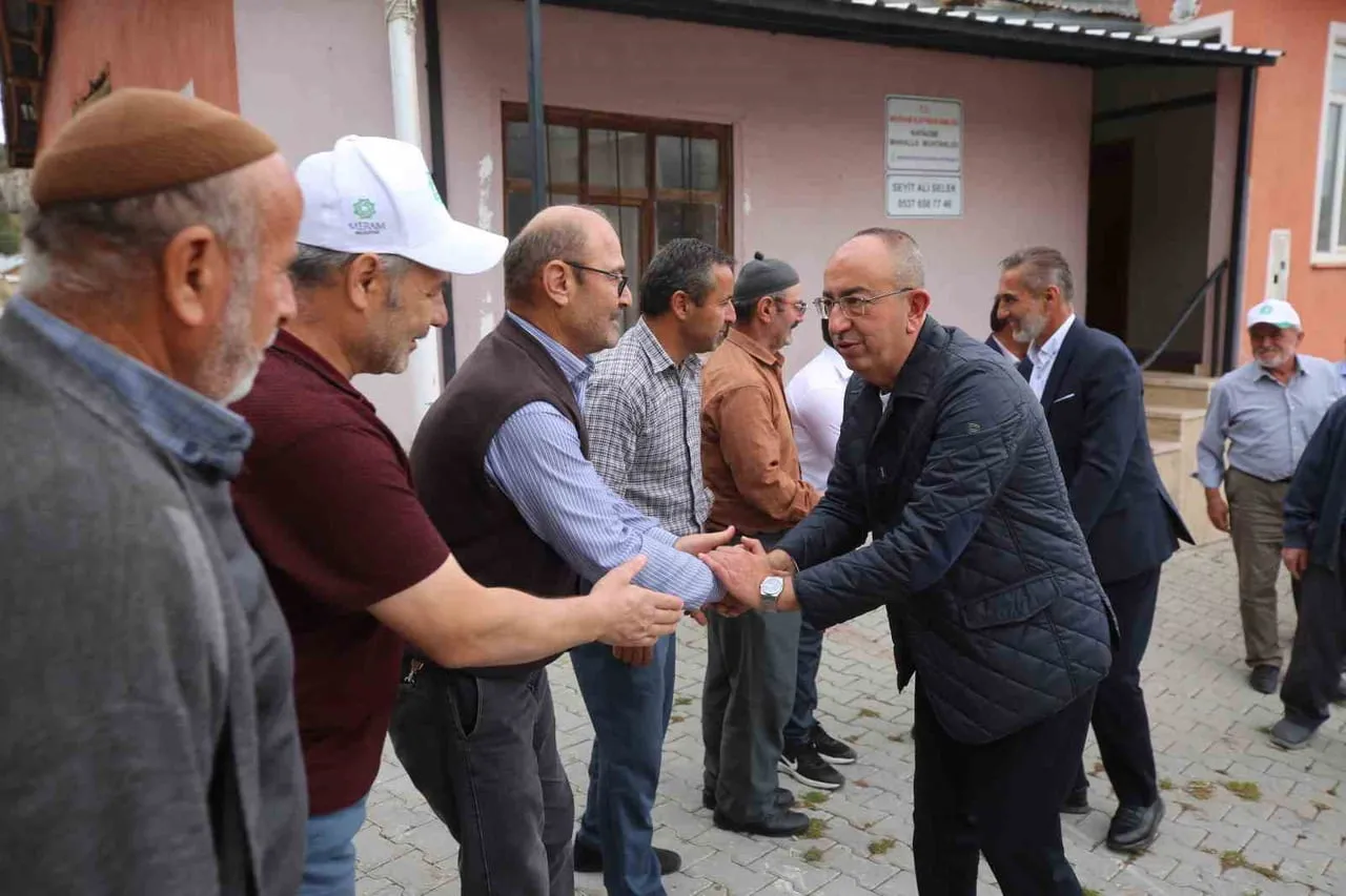 KONYA’NIN MERKEZ MERAM İLÇE BELEDİYE BAŞKANI MUSTAFA KAVUŞ, MERKEZE UZAK MAHALLELERE YÖNELİK...