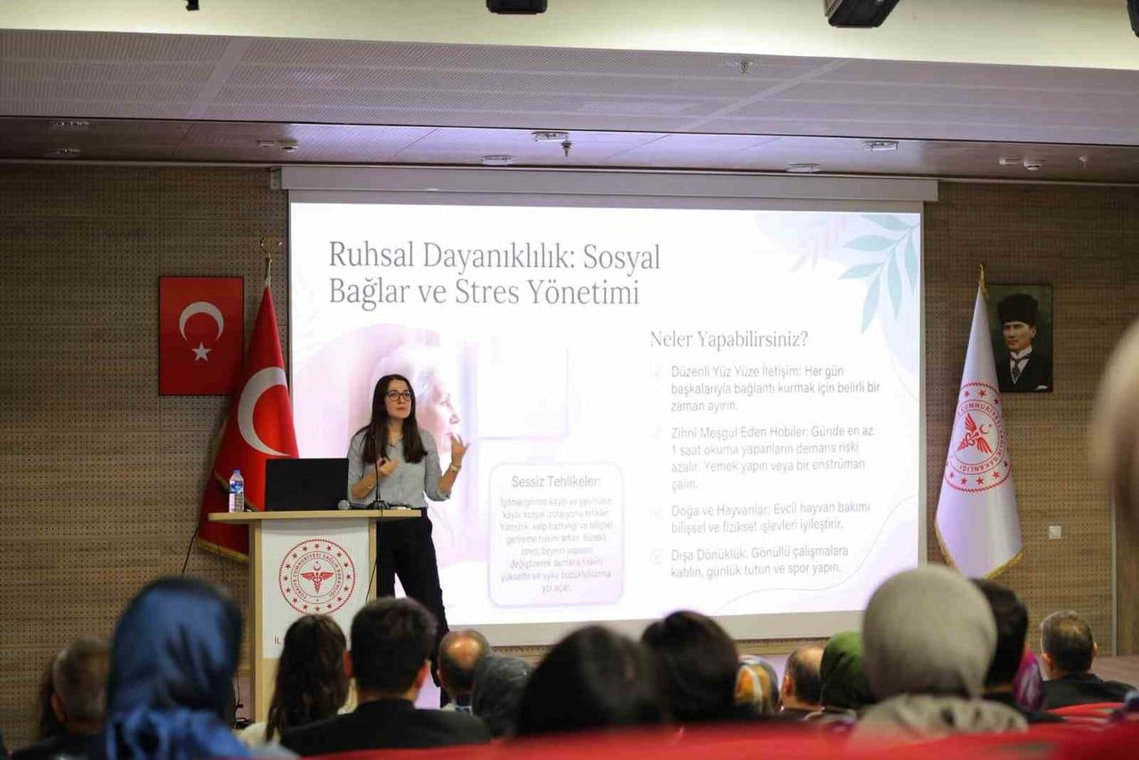 BAYBURT’TA SAĞLIK PERSONELİNE KRONİK HASTALIKLAR KONUSUNDA EĞİTİM VERİLDİ