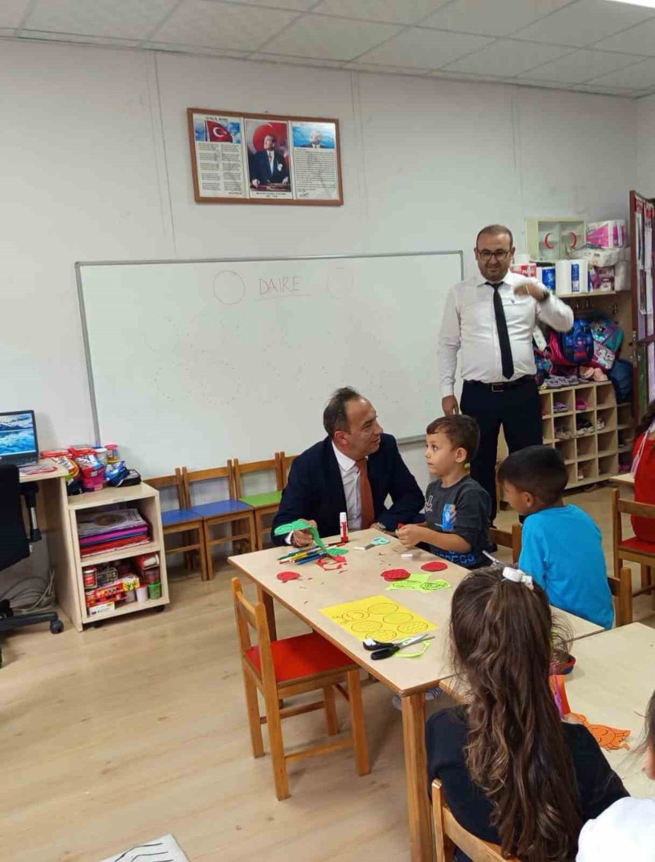 AYDIN'IN EFELER İLÇESİNDE İLÇE MİLLİ EĞİTİM MÜDÜRÜ ALİ ÇOMRUK, ILICABAŞI İLKOKULU'NU ZİYARET...