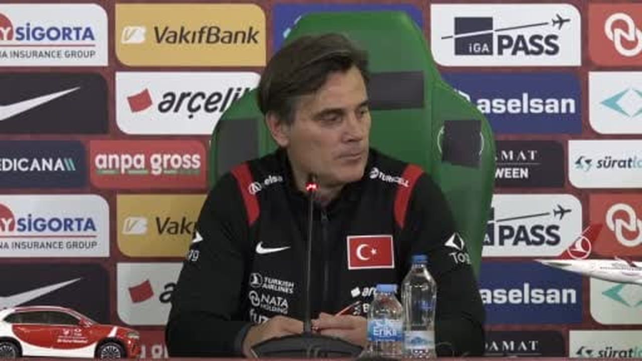 A Milli Futbol Takımı Teknik Direktörü Vincenzo Montella, 'İstifa etmeyi düşünüyor musunuz?'...