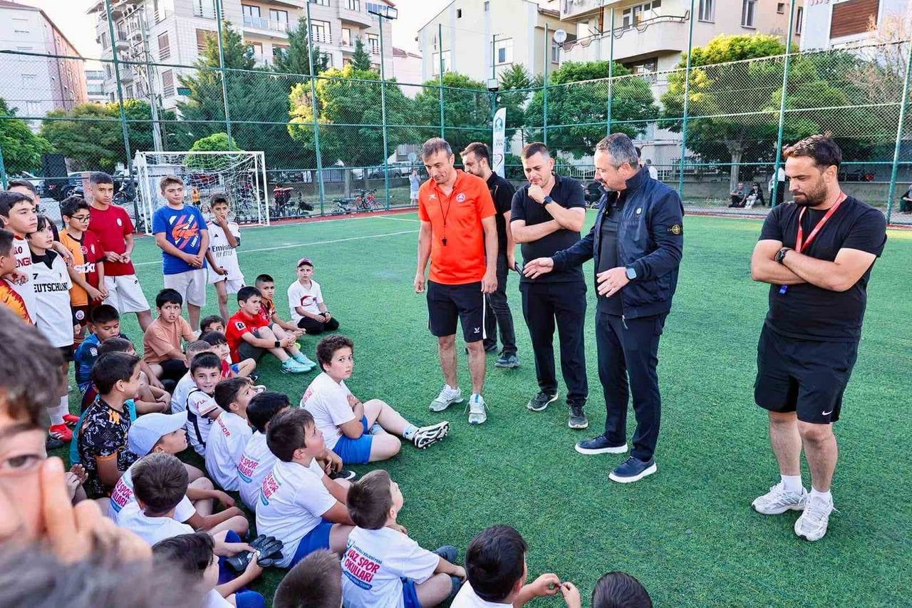AFYONKARAHİSAR'IN SANDIKLI İLÇESİNDE GELENEKSEL HALE GETİRİLEN SOKAK FUTBOL TURNUVASI'NIN 8'İNCİSİ...