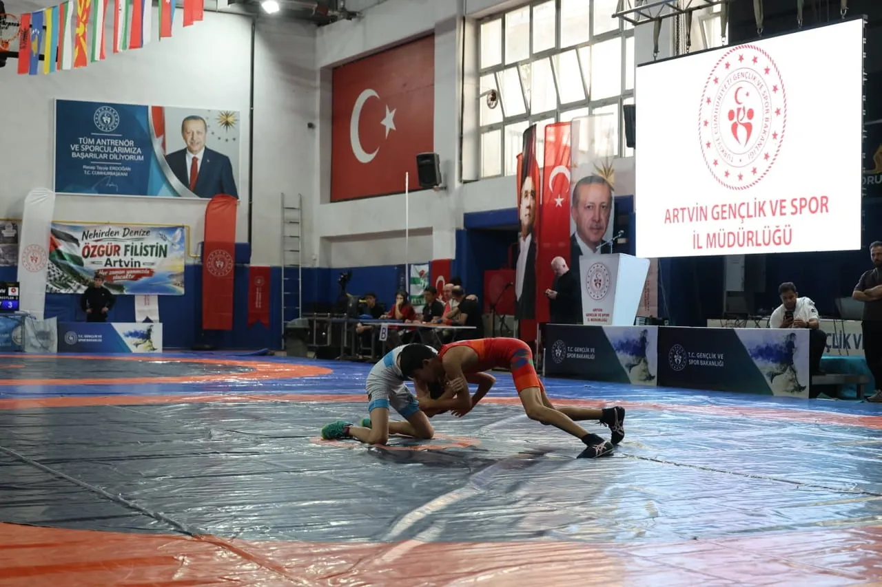 ARTVİN’DE DÜZENLENEN ULUSLARARASI MEHMET SOSANOĞLU SERBEST GÜREŞ TURNUVASI, 20 ÜLKEDEN 140...