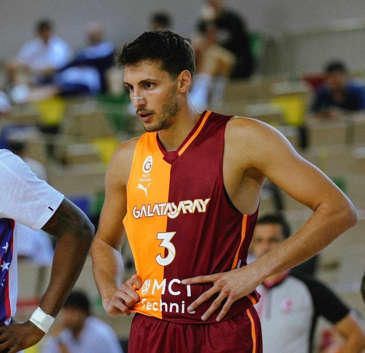 GALATASARAY ERKEK BASKETBOL TAKIMI OYUNCUSU BERKAN DURMAZ, SEZONA HEM TÜRKİYE'DE HEM DE AVRUPA'DA...