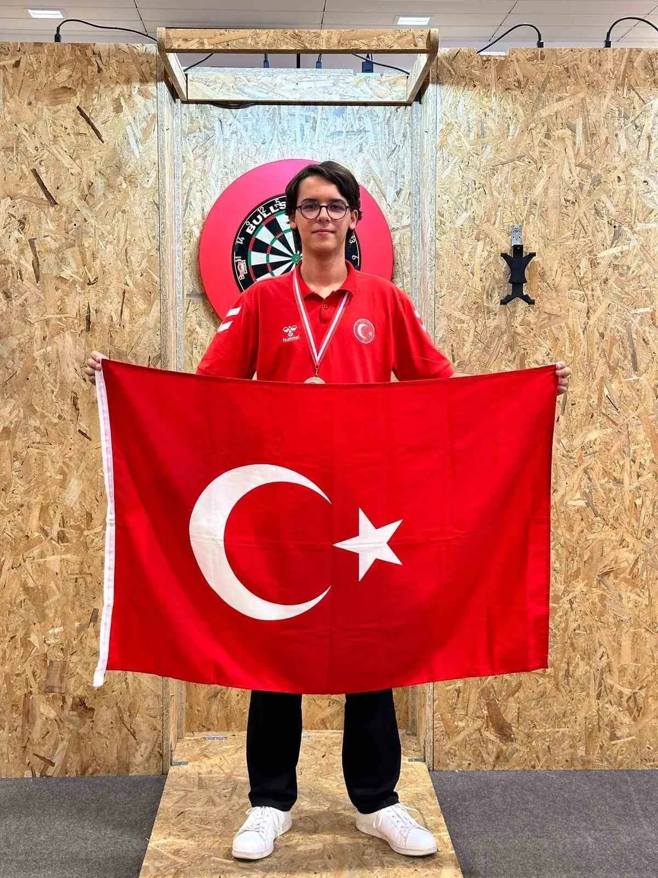 TÜRKİYE DART MİLLİ TAKIMI KADROSUNDA YER ALAN YILDIRIM BELEDİYESPOR KULÜBÜ’NÜN GENÇ SPORCULARI...