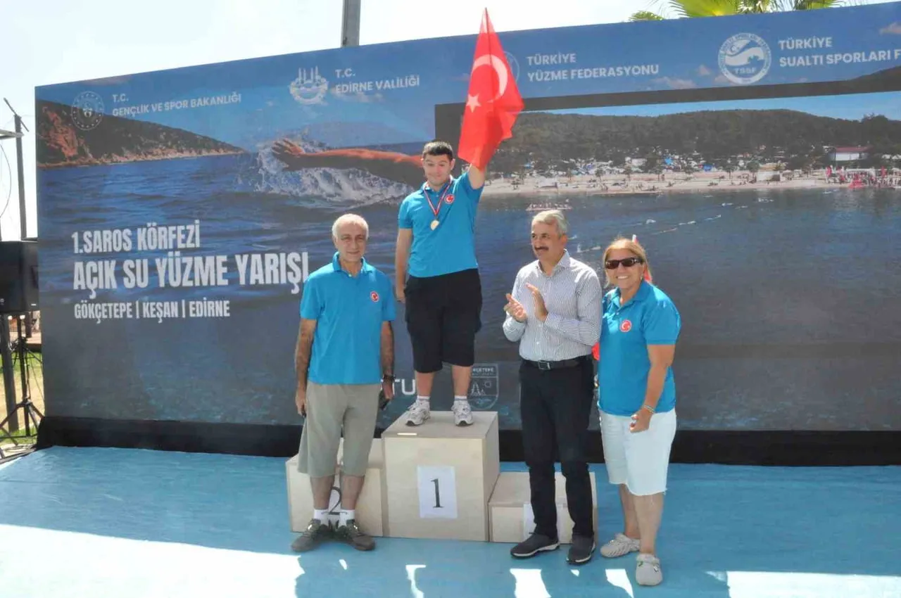 DERECEYE GİREN SPORCULARA MADALYA VE ÖDÜLLERİ TAKDİM EDİLDİ.