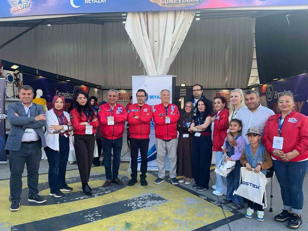 FESTİVALE KATILAN ON BİNLERCE KİŞİ, KIRŞEHİR BEYAZAY DERNEĞİ STANDINA YOĞUN İLGİ...