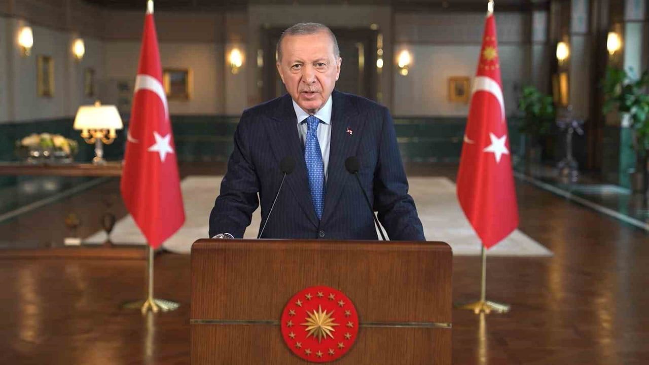 CUMHURBAŞKANI ERDOĞAN: "GURBETİ, İKİNCİ VATAN EYLEYEN KARDEŞLERİMİZ İÇİN YÜKSEK BİR ŞUURLA ÇALIŞAN...