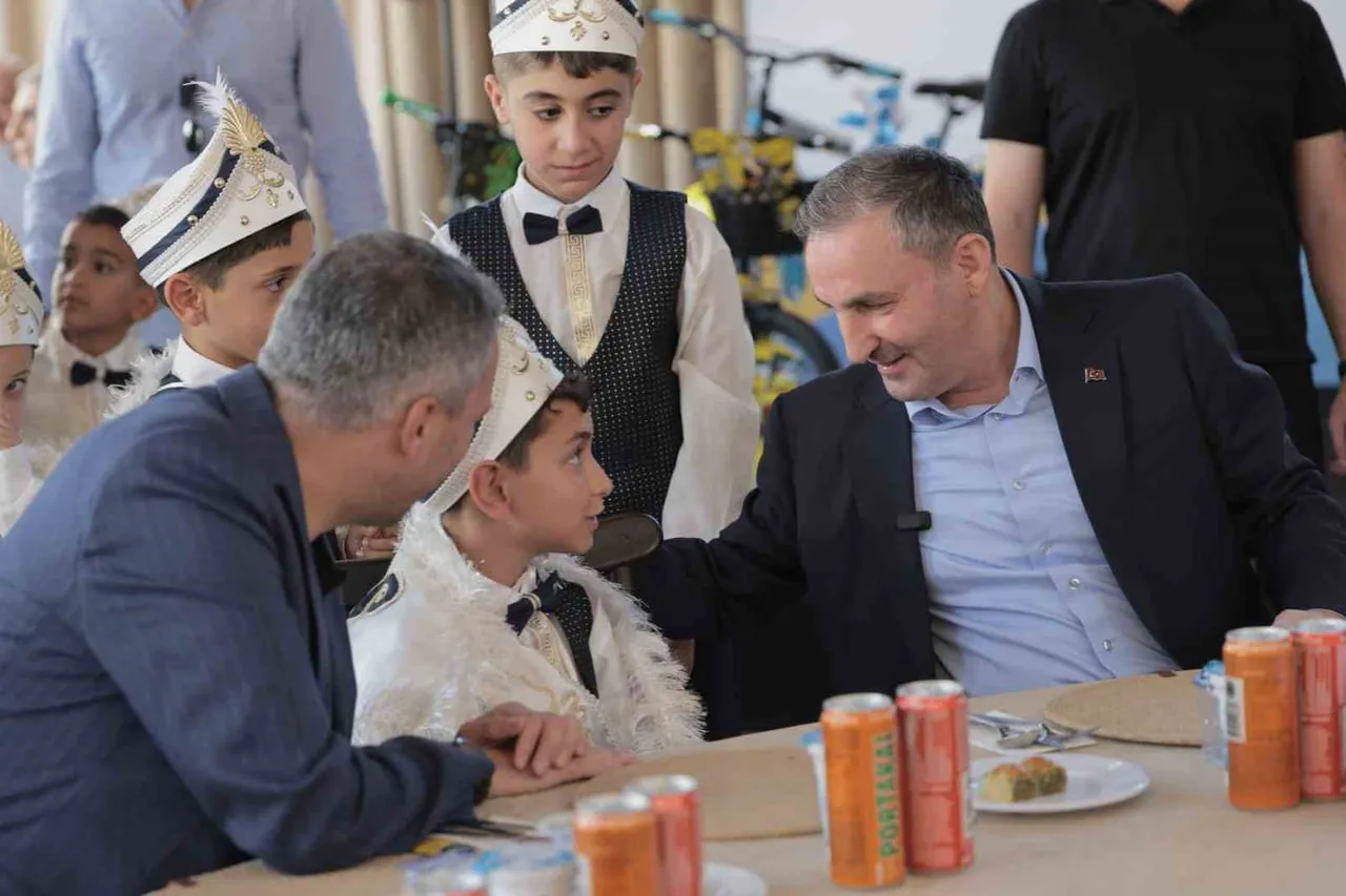 SULTANBEYLİ BELEDİYESİ TARAFINDAN BU YIL İKİNCİSİ DÜZENLENEN SÜNNET ŞÖLENİ, ÇOCUKLARI VE...