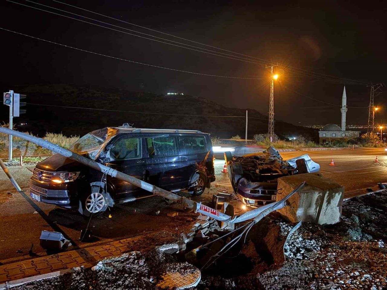 KAYSERİ’NİN MELİKGAZİ İLÇESİNDE KONTROLDEN ÇIKAN OTOMOBİL TAKLA ATARAK, KARŞI YOLA GEÇTİ....