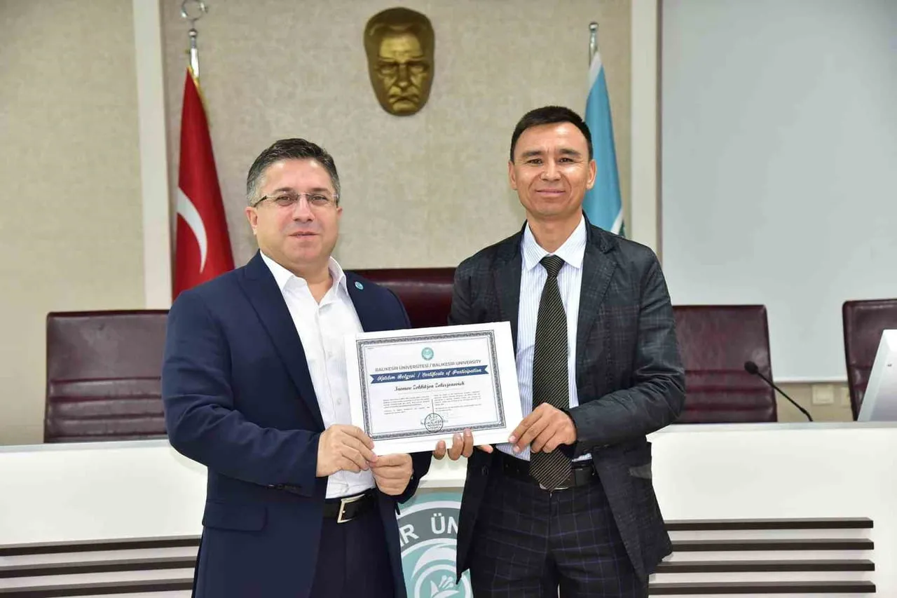 ÖZBEKİSTANLI 9 AKADEMİSYENE SERTİFİKA VERİLDİ