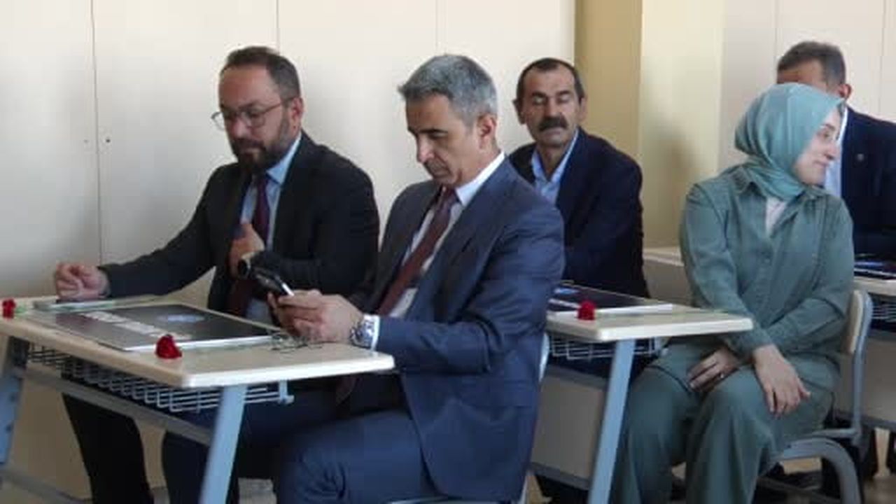 Türk Eğitim-Sen Genel Başkanı Geylan: "Okullarda şiddet ve akran zorbalığı önemli bir sorun olarak...