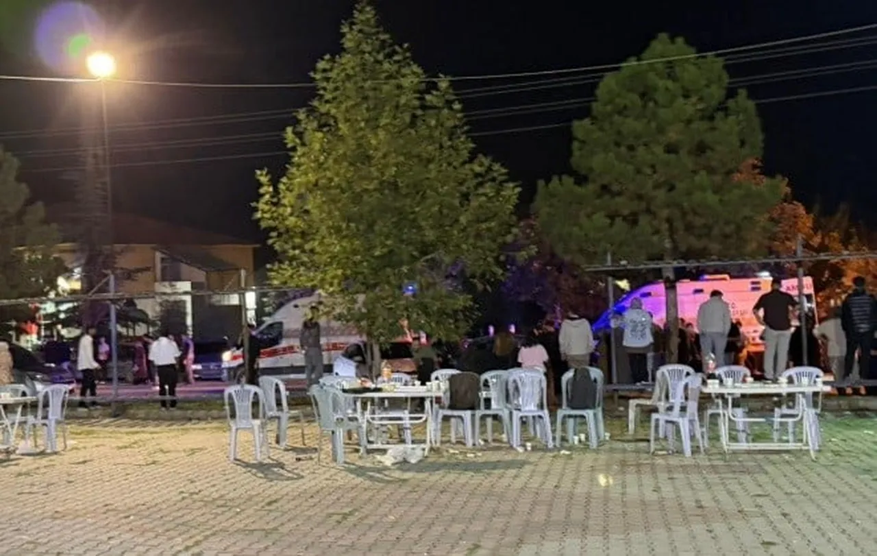 DAĞÇEŞME DÜĞÜN SALONU ÖNÜNDE BIÇAKLI KAVGA