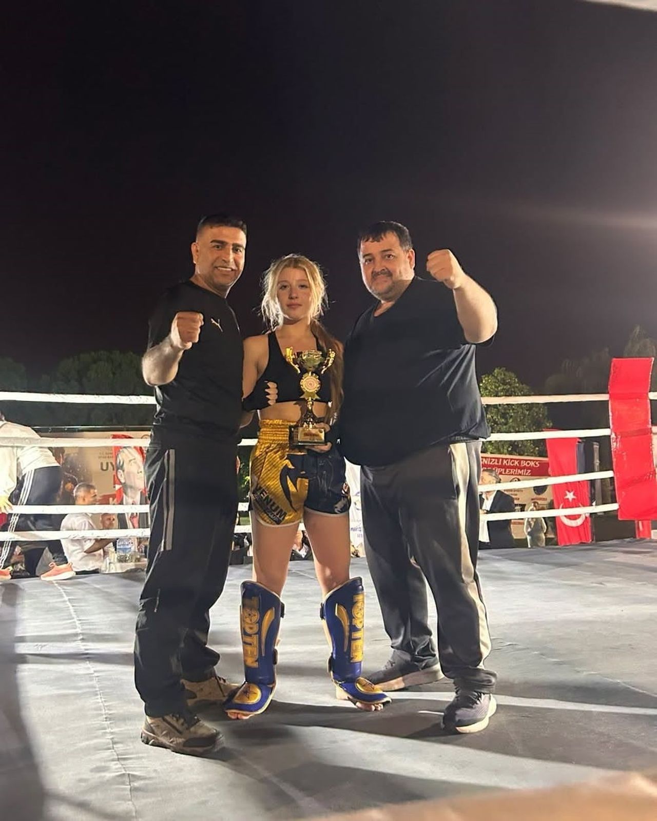 SÖKE BELEDİYESİ KURS MERKEZİ SPORCUSU DEFNE GÜL, DENİZLİ’DE DÜZENLENEN KİCK BOKS GALA GECESİNDE 56...
