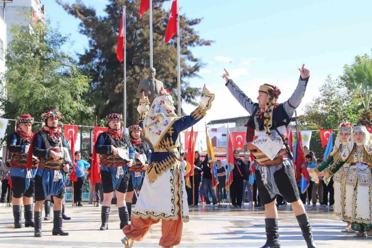 AYDIN'IN KÖŞK İLÇESİNDE DÜN İTİBARİYLE BAŞLAYAN 29 EKİM CUMHURİYET BAYRAMI ETKİNLİKLERİ BUGÜN...
