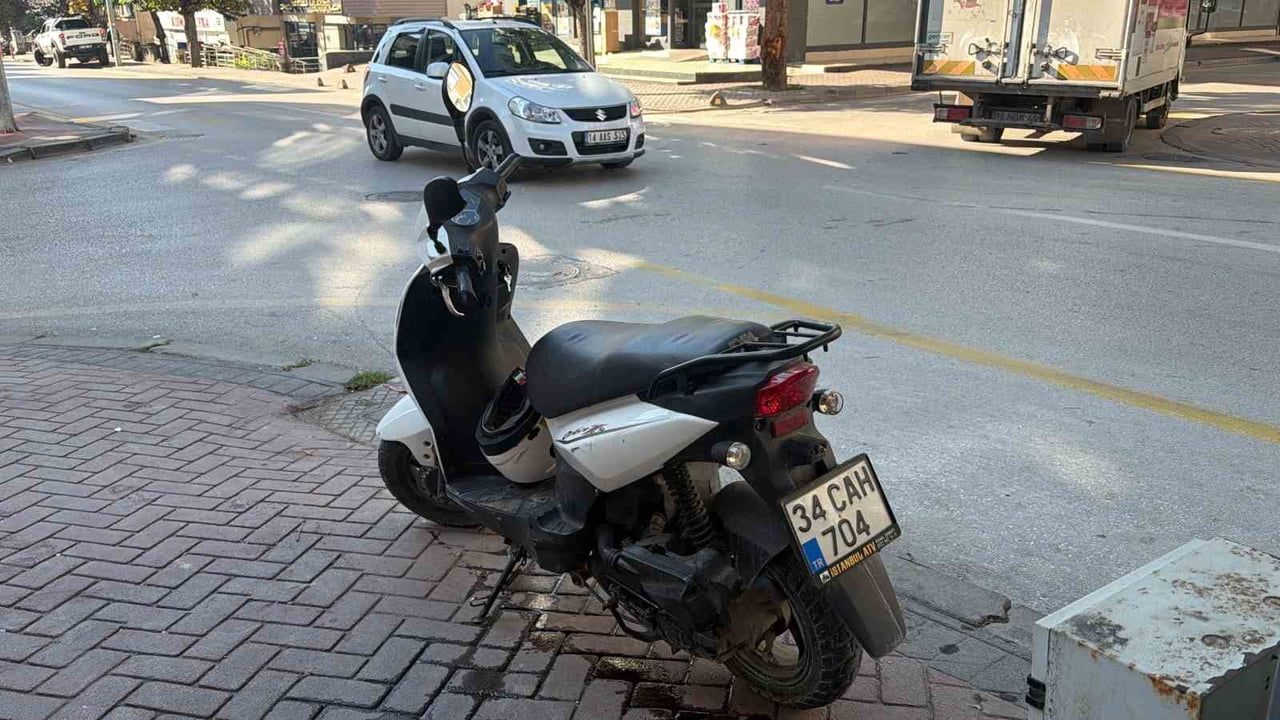 BOLU’DA OTOMOBİL İLE MOTOSİKLETİN ÇARPIŞMASI SONUCU MEYDANA GELEN KAZADA, MOTOSİKLETTE YOLCU...