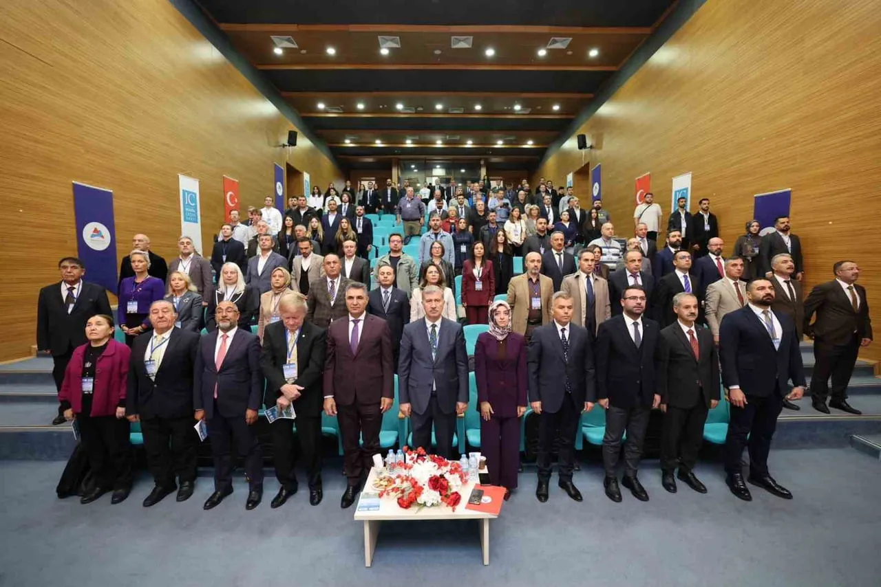 VIII. ULUSLARARASI AĞRI DAĞI VE NUH’UN GEMİSİ SEMPOZYUMU’NDAN FOTOĞRAF