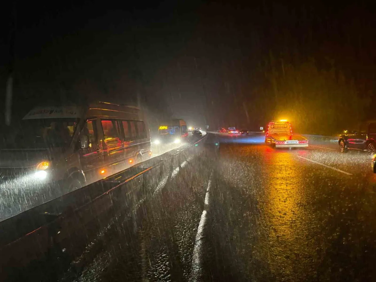 METEOROLOJİ GENEL MÜDÜRLÜĞÜNÜN TURUNCU KOD VERDİĞİ SAKARYA'DA BEKLENEN YAĞIŞ KENTİN KUZEYİNDEN...