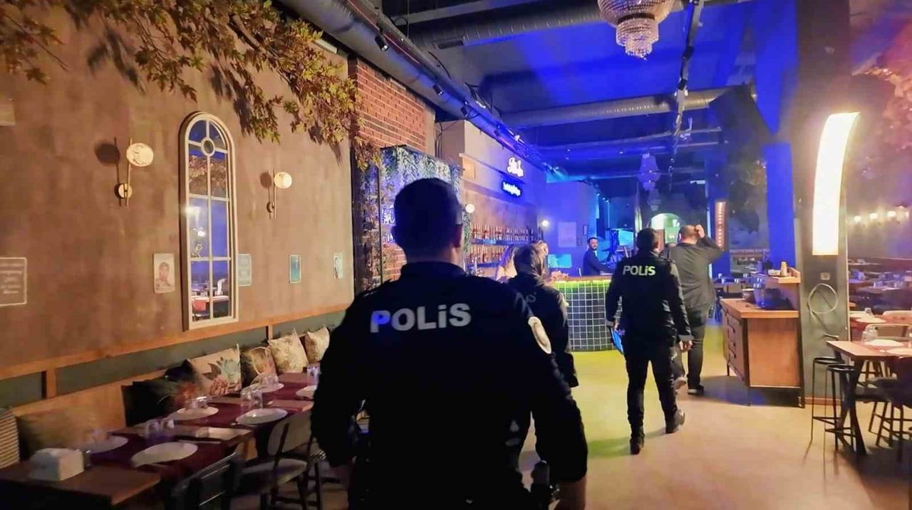 AYDIN'IN EFELER İLÇESİNDE BİR AYDA 208 UMUMA AÇIK İŞYERİNİ DENETLEYEN POLİS EKİPLERİ, KURALLARA...