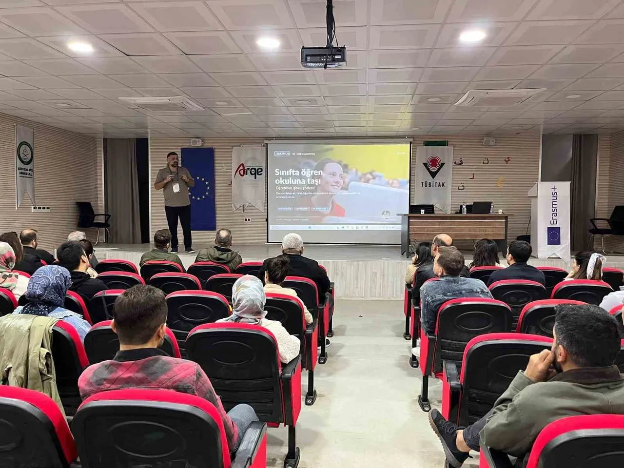 DİYARBAKIR’IN DİCLE İLÇESİNDE GÖREV YAPAN 40 ÖĞRETMENE TÜBİTAK, TEKNOFEST, MEB ROBOT YARIŞMASI...