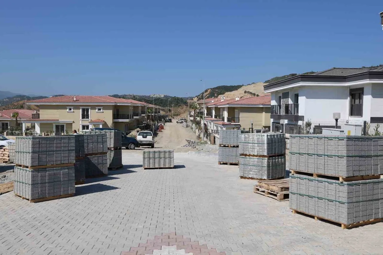 YOL HAMLESİNDE SIRA YENİKENT MAHALLESİNDE