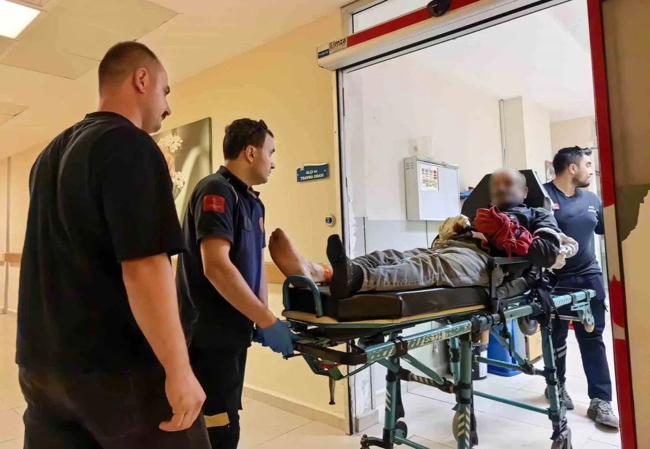 İNEGÖL İLÇESİNDE ORMANLIK ALANDA ELLERİ ZİNCİRE SIKIŞAN ORMAN İŞÇİSİNİN 6 PARMAĞI...