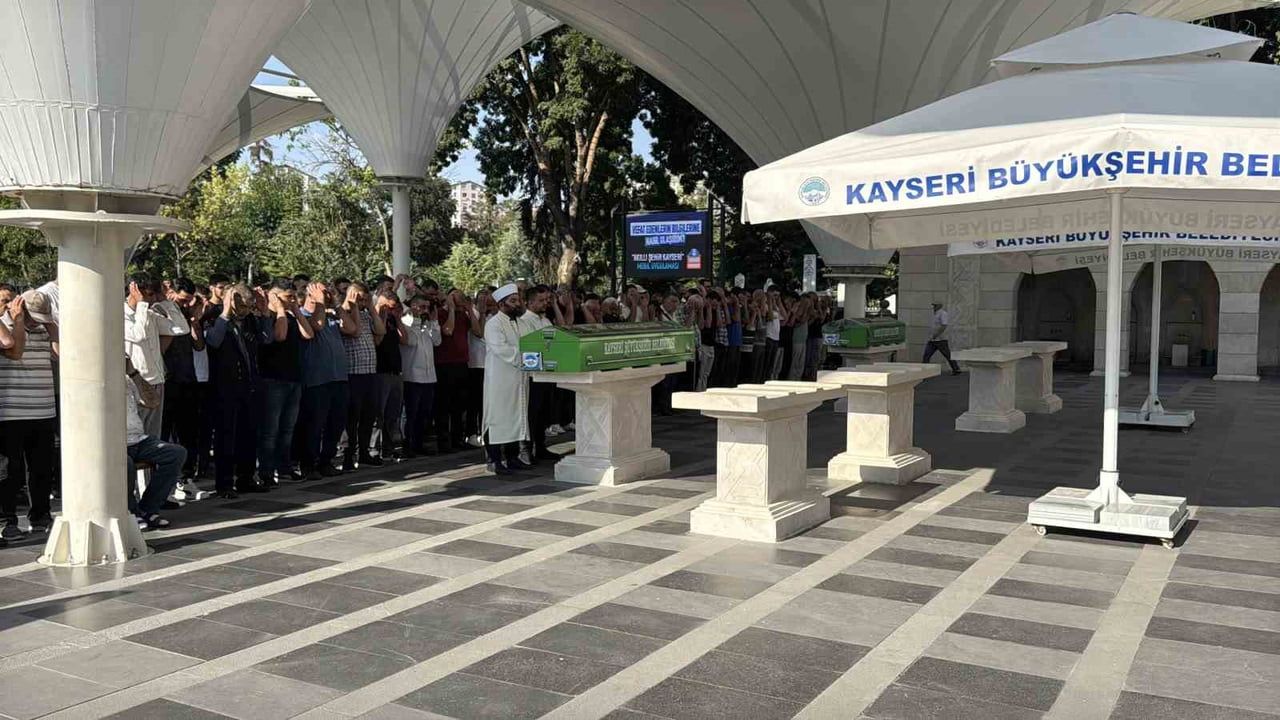 KAYSERİ'NİN MELİKGAZİ İLÇESİNDE ÇIKAN KAVGADA 6 YERİNDEN BIÇAKLANARAK ÖLDÜRÜLEN ŞAHIS TOPRAĞA...