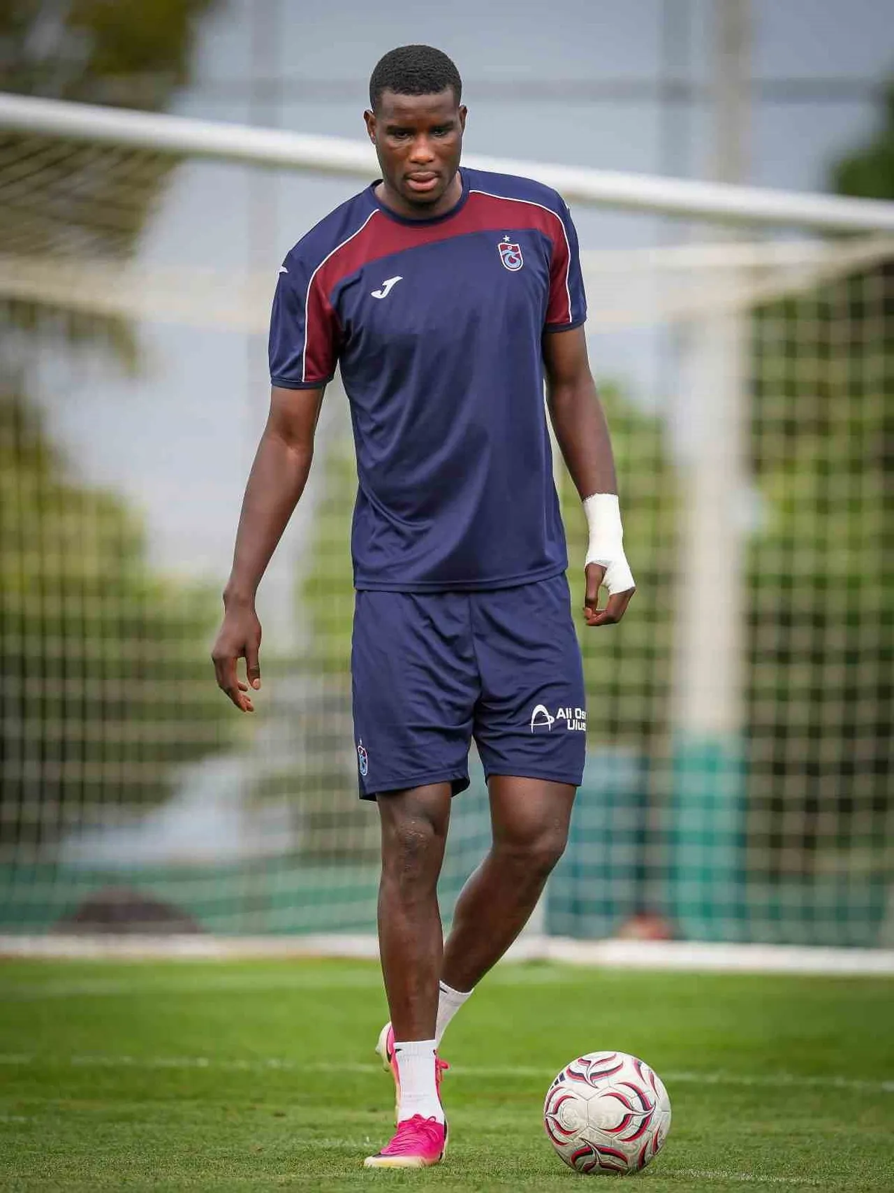 TRABZONSPOR’UN GEÇTİĞİMİZ SEZON GOL YÜKÜNÜ SIRTLAYAN PAUL ONUACHU, 2026-2027 SEZONUNA SESSİZ...