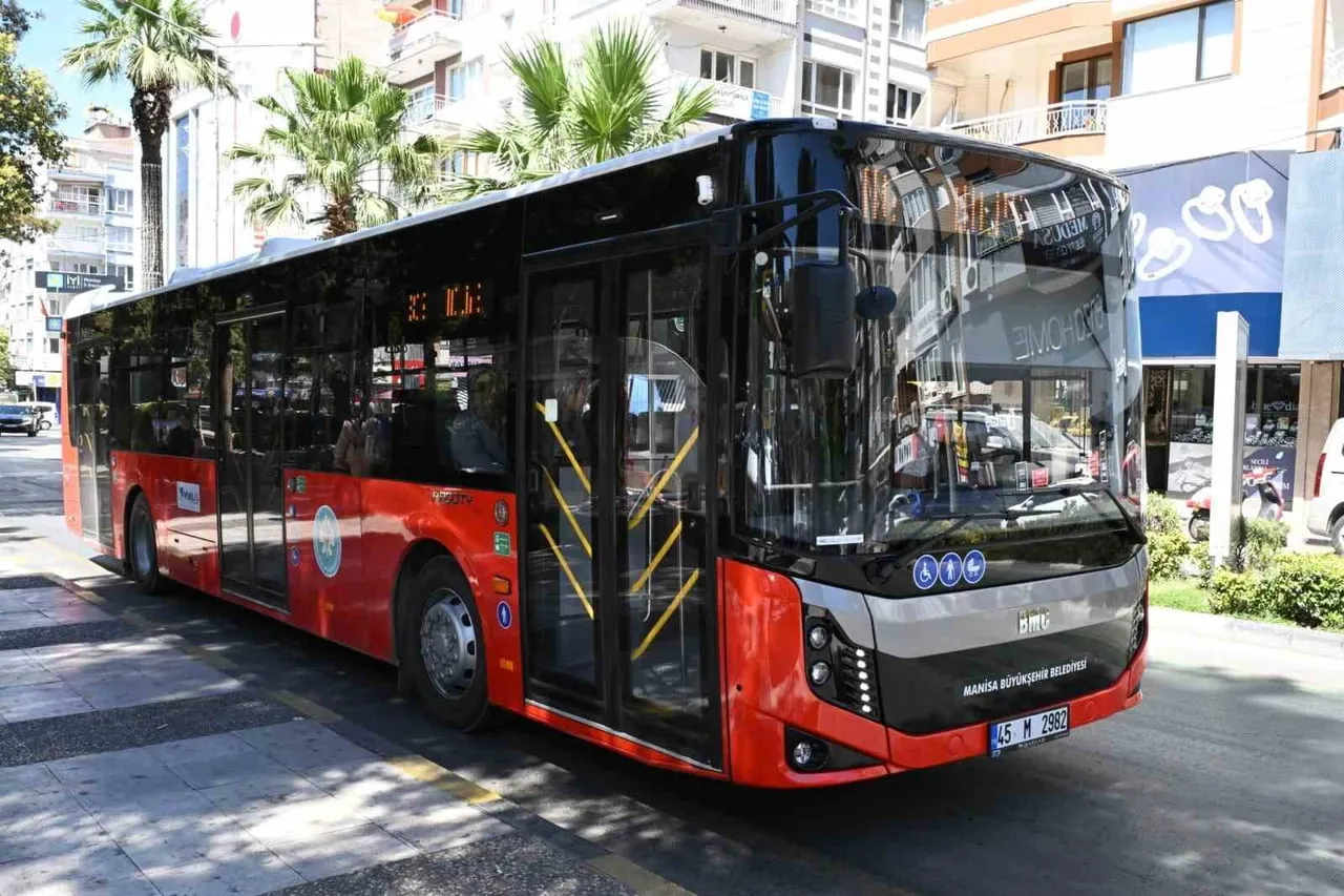 MANİSA’DA 30 AĞUSTOS ZAFER BAYRAMI’NIN 104’ÜNCÜ YIL DÖNÜMÜ DOLAYISIYLA TOPLU ULAŞIM VATANDAŞLARA...