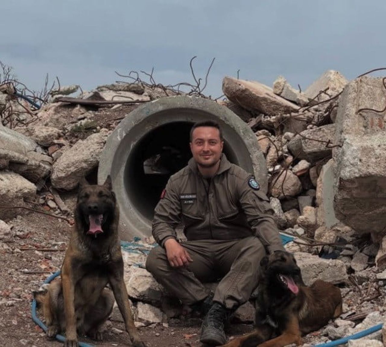ONUR ERSEN İLE ARAMA KURTARMA KÖPEKLERİ 'ADAM' VE 'BOZO'
