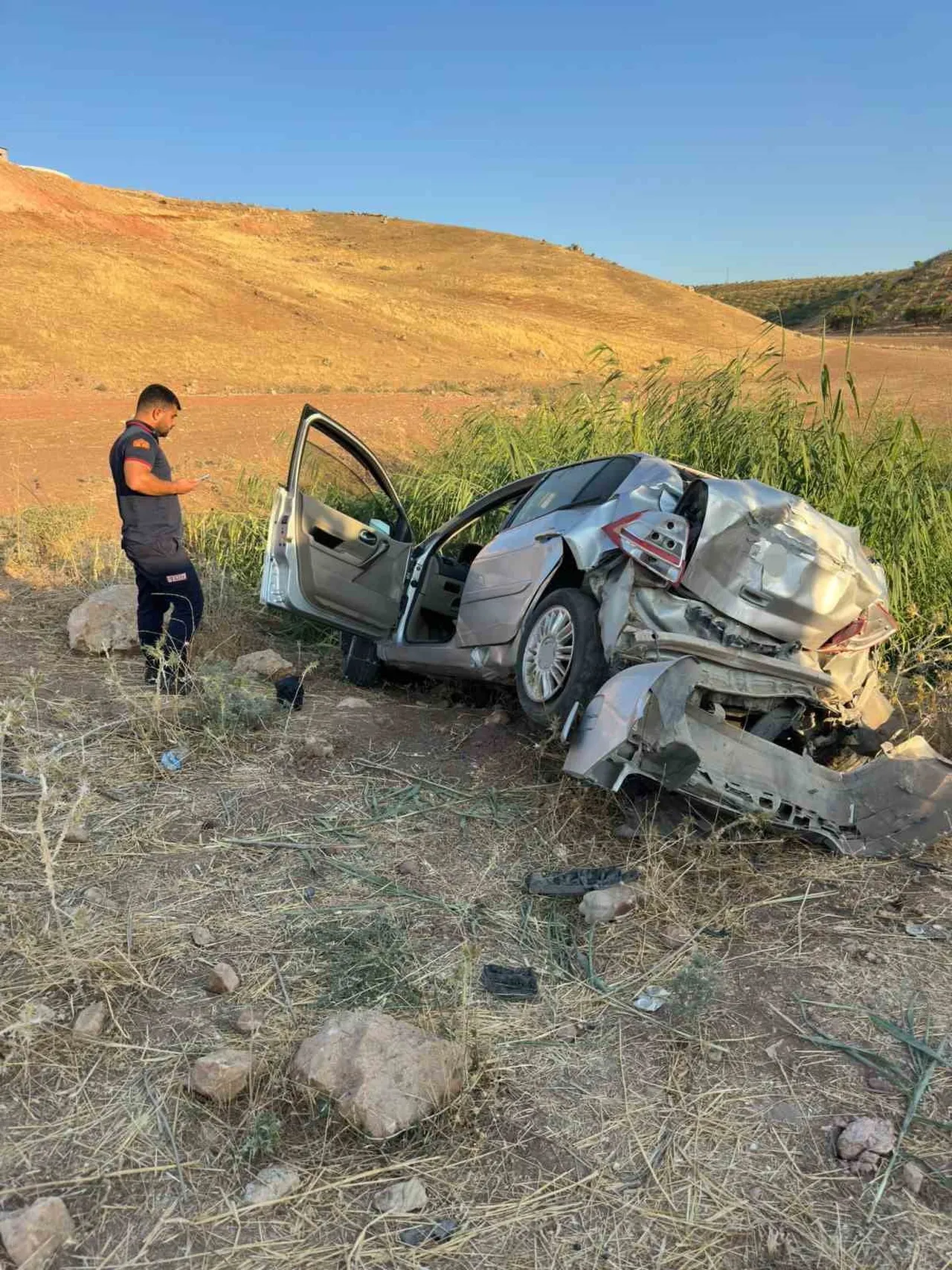 SİİRT’İN KURTALAN İLÇESİNDE OTOMOBİLİN DEVRİLMESİ SONUCU MEYDANA GELEN TRAFİK KAZASINDA 3 KİŞİ...