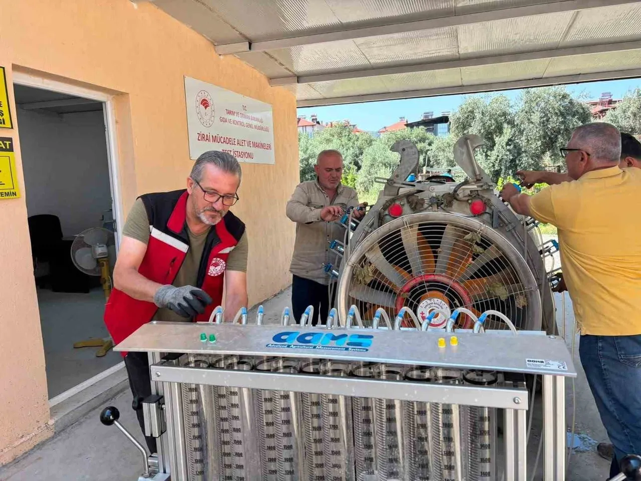 MANİSA'NIN SARIGÖL İLÇESİNDE KURULAN ZİRAİ MÜCADELE ALET VE MAKİNELERİ TEST İSTASYONU İLE...