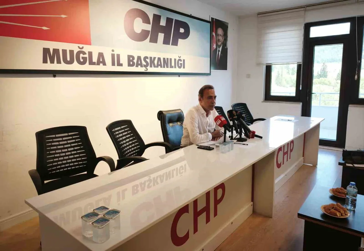 CHP GENEL BAŞKAN YARDIMCISI BERHAN ŞİMŞEK, PARTİSİNİN MUĞLA İL BAŞKANLIĞI’NDA BASIN TOPLANTISI...
