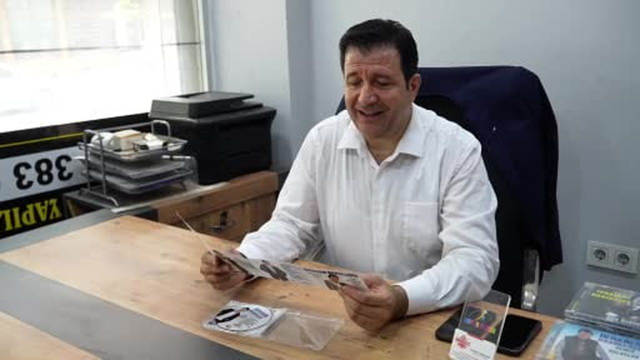 Türkülerle gayrimenkul satıyor: İstanbul'da emlakçının ilginç pazarlama yöntemi ilgi...