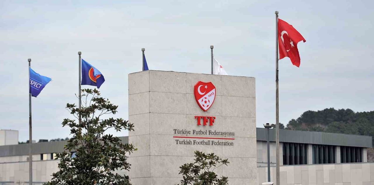 TFF, SÜPER LİG VE 1. LİG KULÜPLERİNİN A TAKIM LİSTESİNE KAYDEDEMEDİKLERİ FUTBOLCULARINI TÜRKİYE...