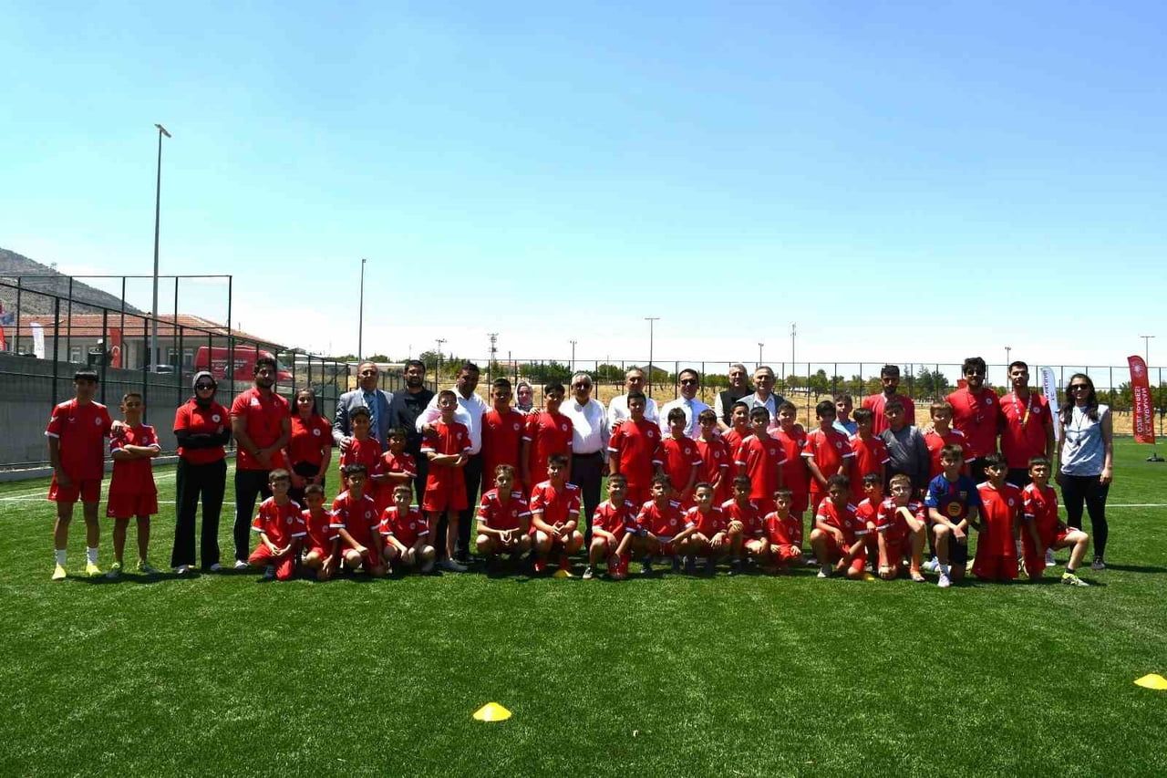 KARAMAN İL ÖZEL İDARESİ SPOR İŞLERİ MÜDÜRLÜĞÜ TARAFINDAN KAZIMKARABEKİR İLÇESİNDE ÇOCUKLARIN YAZ...