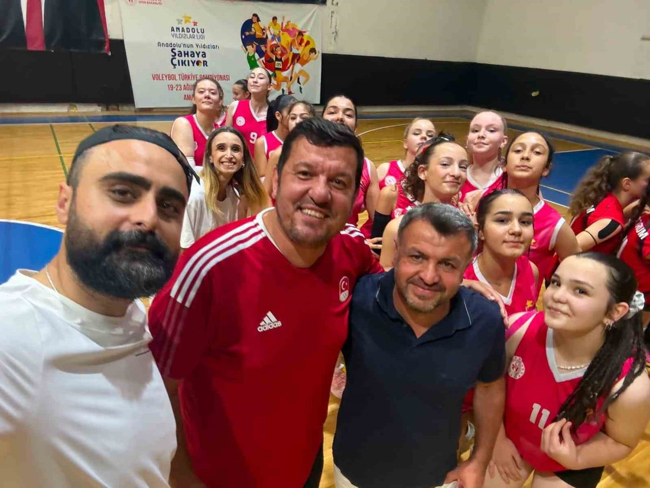 ANADOLU YILDIZLAR LİGİ (ANALİG) TÜRKİYE FİNAL ETABI’NDA MÜCADELE EDEN KAYSERİ KIZ VOLEYBOL TAKIMI...