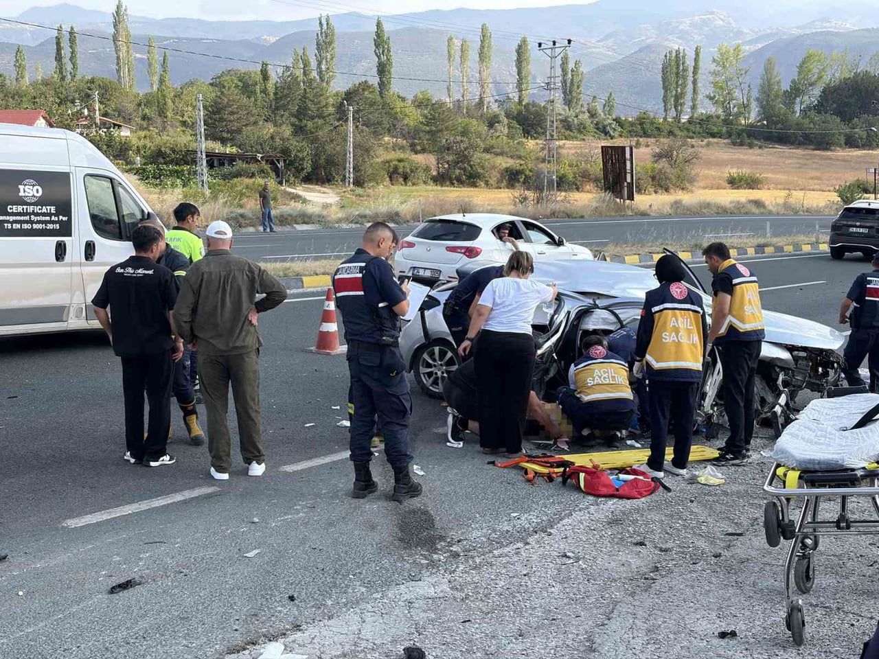 KASTAMONU'NUN TOSYA İLÇESİ D100 KARAYOLUNDA OTOMOBİLİN SU KANALINA ÇARPMASI NETİCESİNDE MEYDANA...