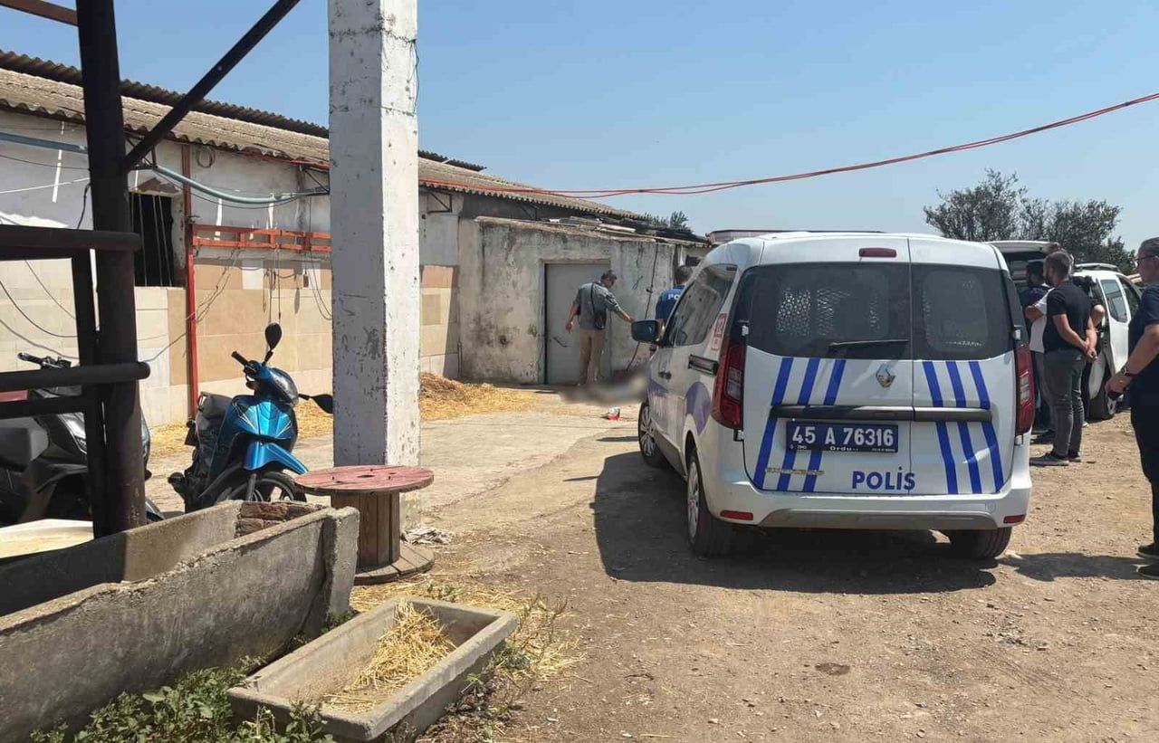 TURGUTLU’DA HAYVAN DAMINDA YAŞAYAN 64 YAŞINDAKİ ADAM ÖLÜ BULUNDU