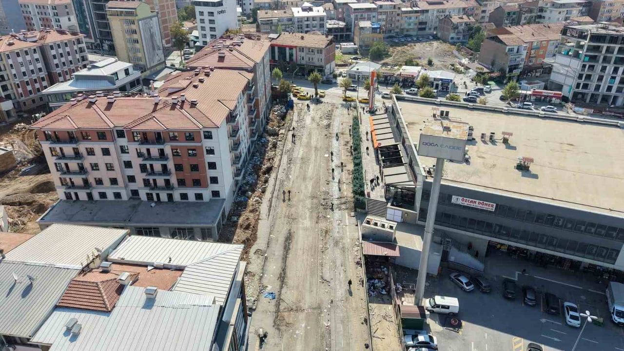 BATTALGAZİ BELEDİYESİ KONTEYNERLERİN KALDIRILDIĞI ALANLARDA TEMİZLİĞİ SÜRDÜRÜYOR