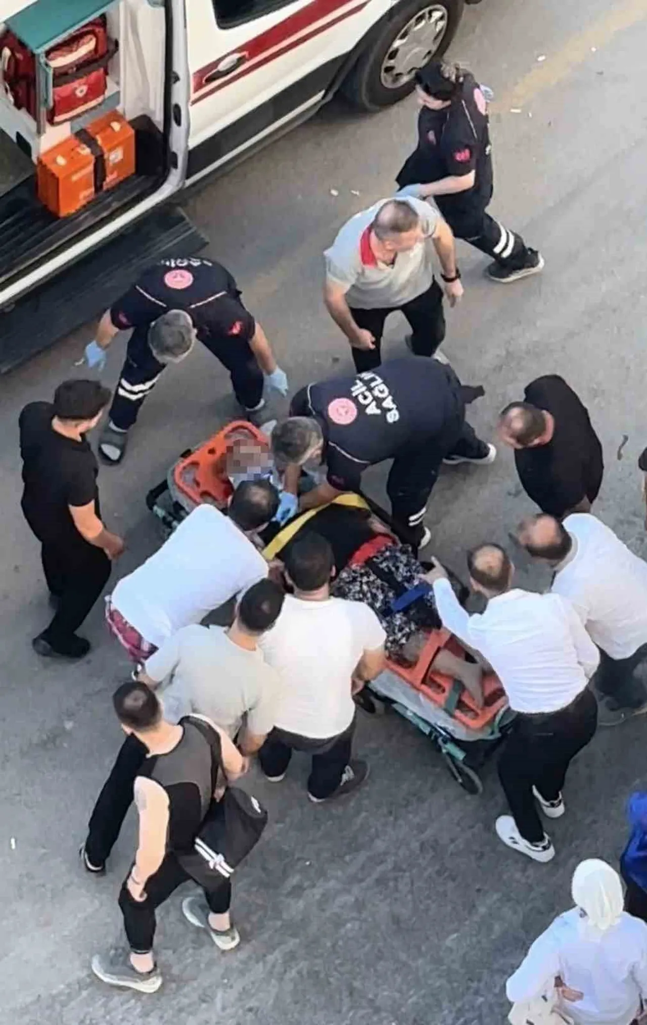 TOKAT’TA YAYA GEÇİDİNDEN YOLUN KARŞISINA GEÇMEYE ÇALIŞAN YAŞLI KADIN, OTOMOBİLİN ÇARPMASI SONUCU...
